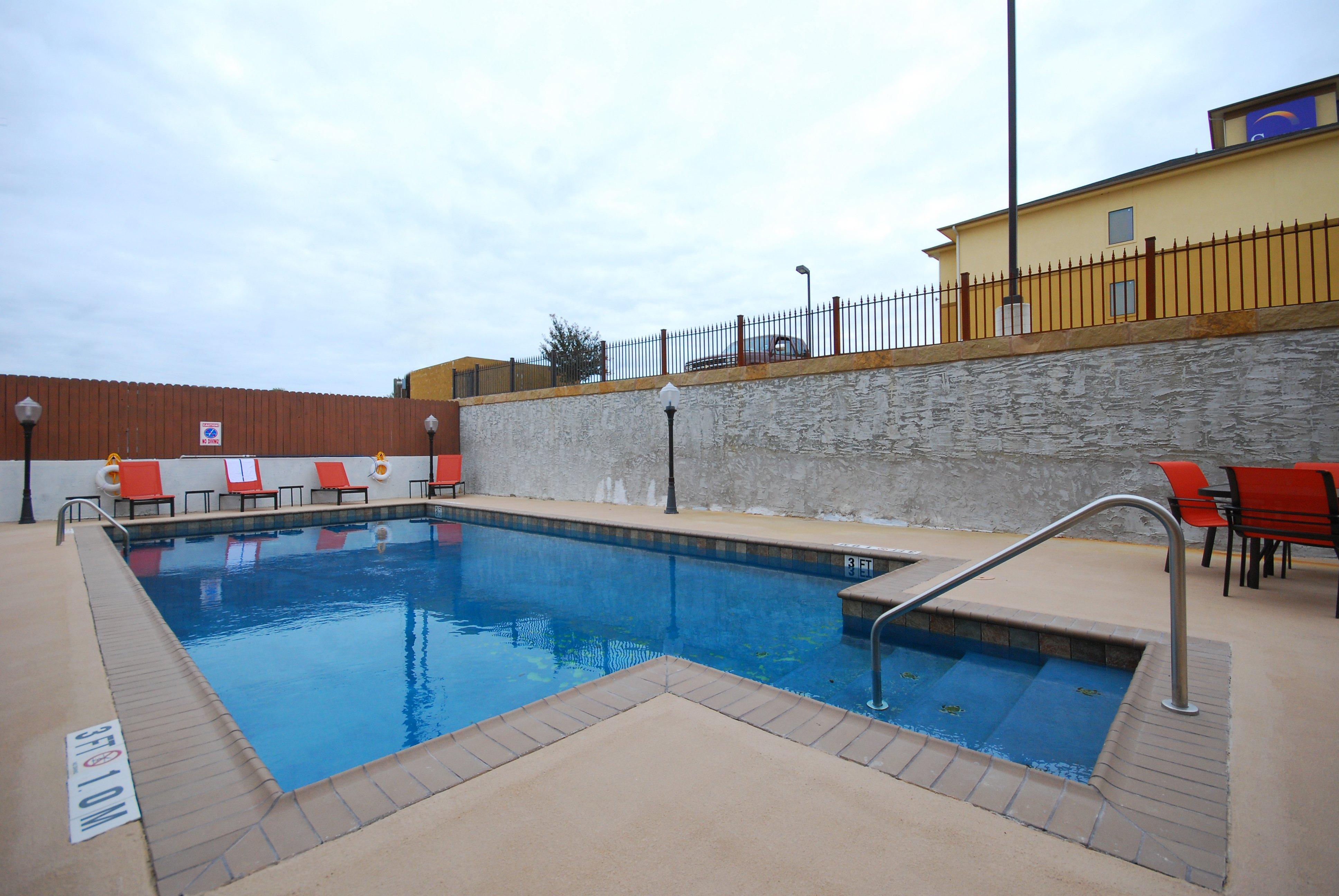 Holiday Inn Express & Suites Gonzales By Ihg Esterno foto